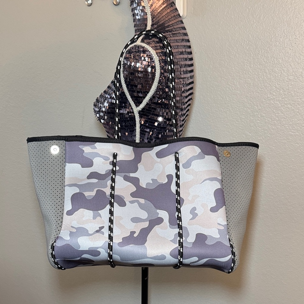 Camouflage Neoprene Tote Bag - Picture 4 of 10